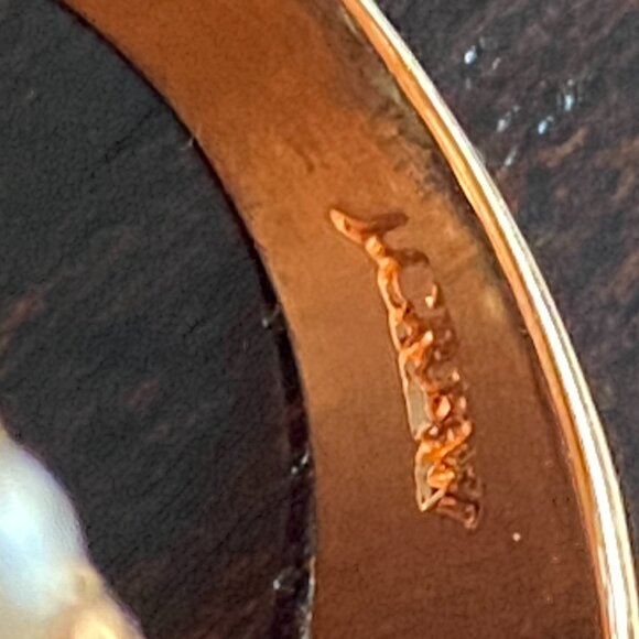 J. Crew Faux Pearl Gold Tone Dome cocktail Ring Size 6 NWOT - Picture 5 of 7